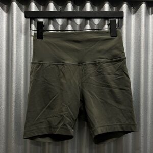 Lululemon Wonder Train Bike Short